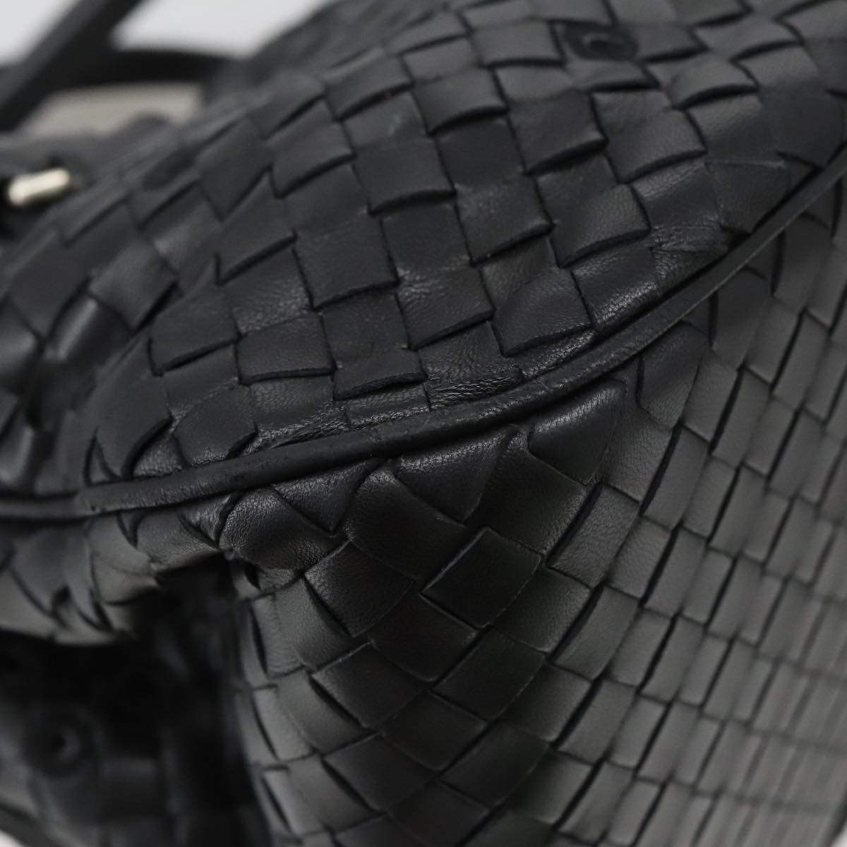 Bottega Veneta Intrecciato Black Leather Handbag (Pre-Owned)