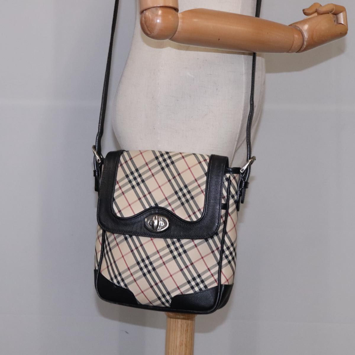 Burberry Nova Check Beige Canvas Shoulder Bag (Pre-Owned)