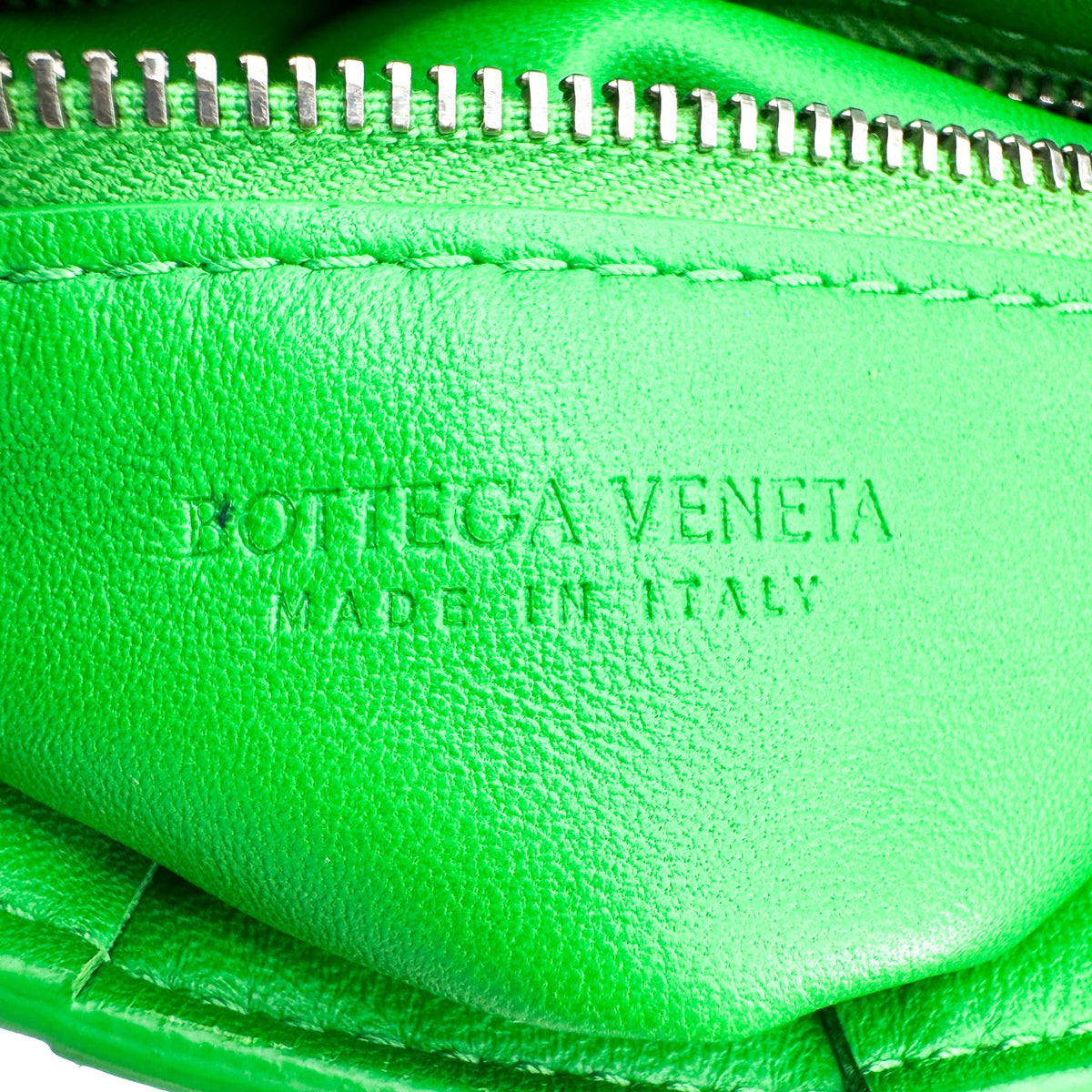 Bottega Veneta Cassette Padded Maxi Intrecciato Leather Green Leather Crossbody Bag Bag (Pre-Owned)
