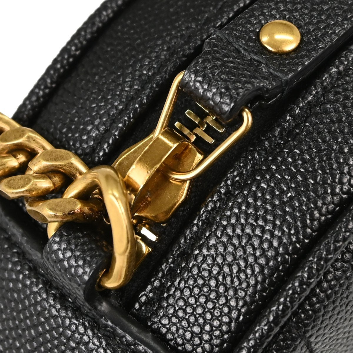 Saint Laurent Vinyle Round Belt Matelasse Chevron Leather Black Leather Clutche & Pouche Bag (Pre-Owned)