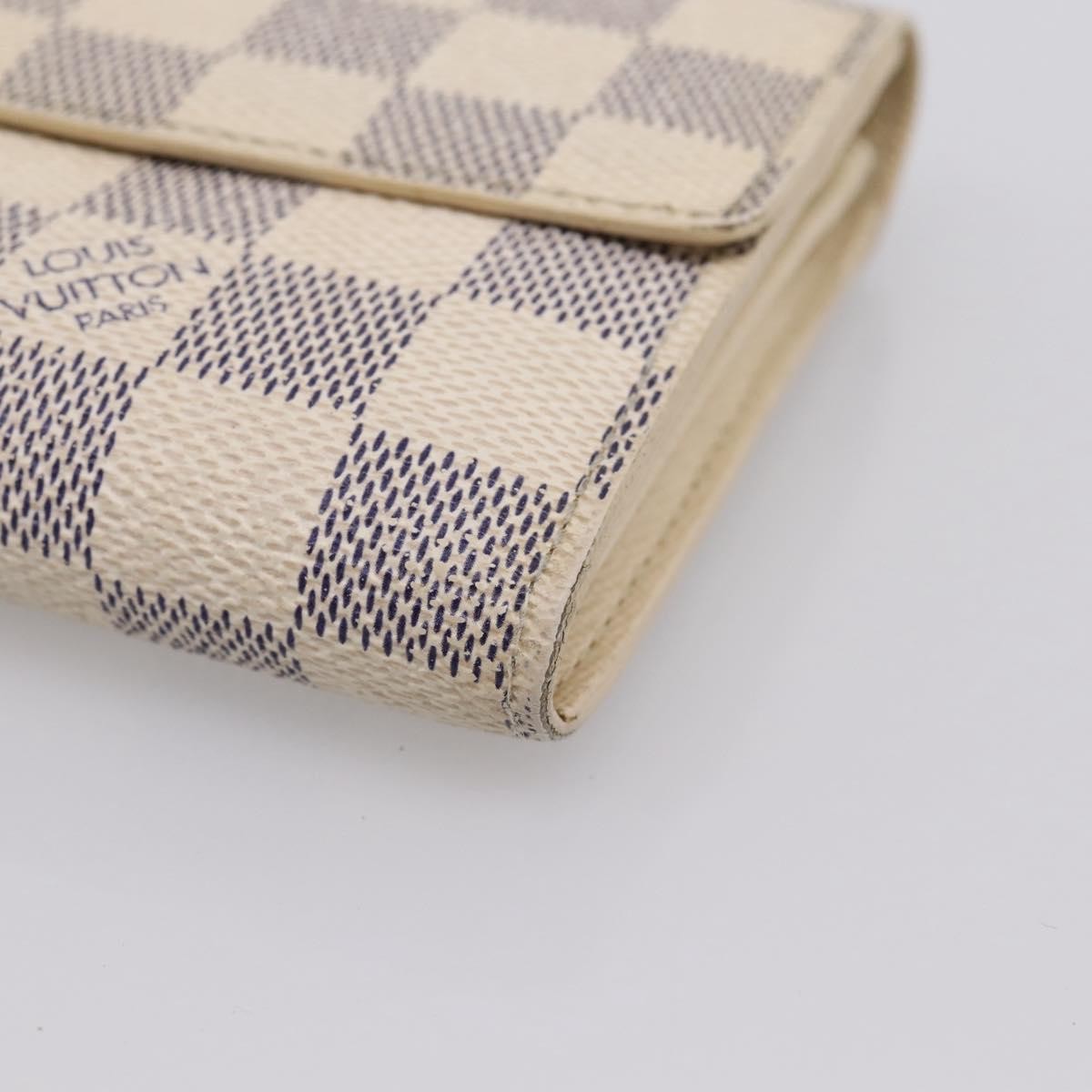 Louis Vuitton Sarah Damier White Canvas Wallets Accessory (Pre-Owned)