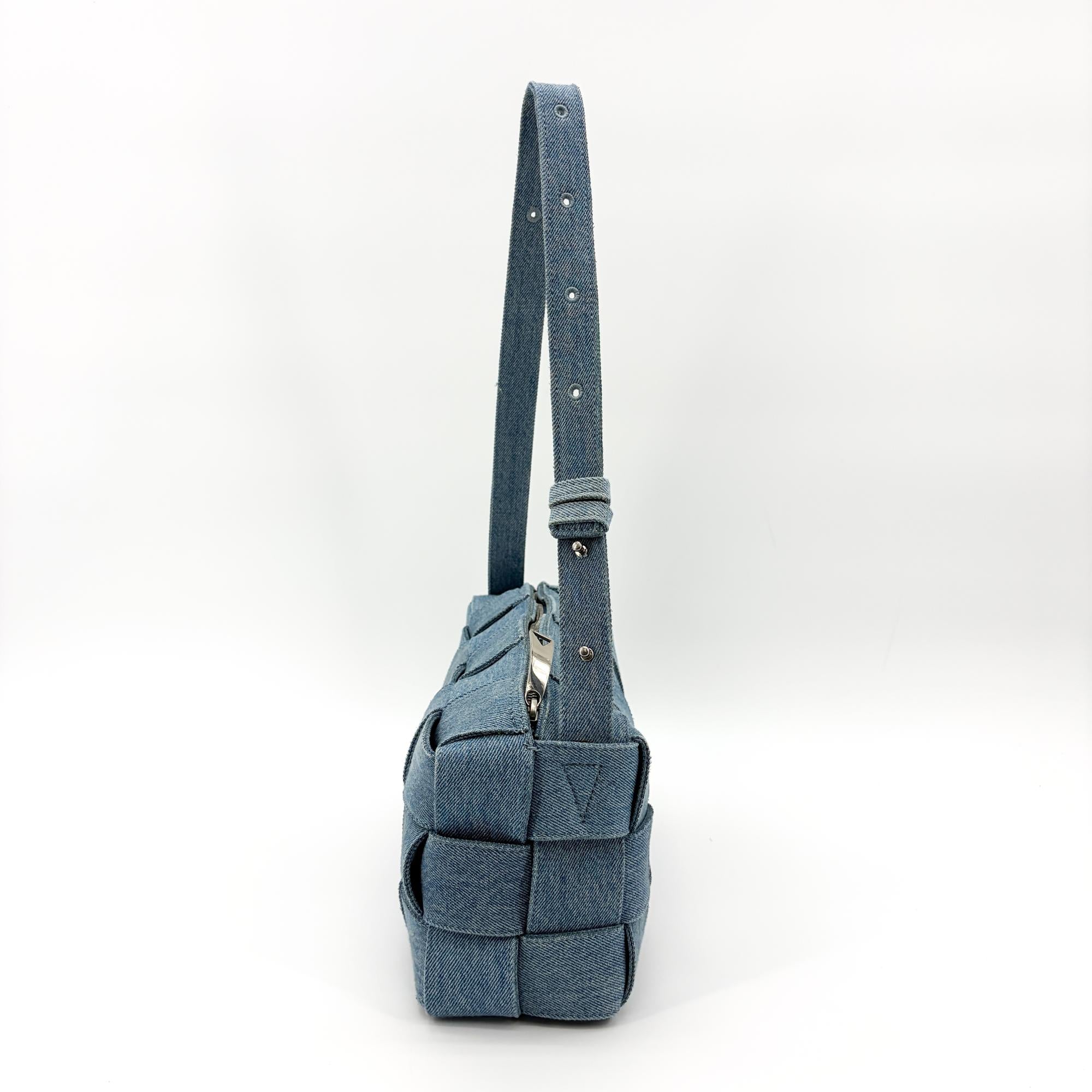 Bottega Veneta Cassette Crossbody Bag Maxi Intrecciato Denim Blue Denim_Jeans Crossbody Bag Bag (Pre-Owned)