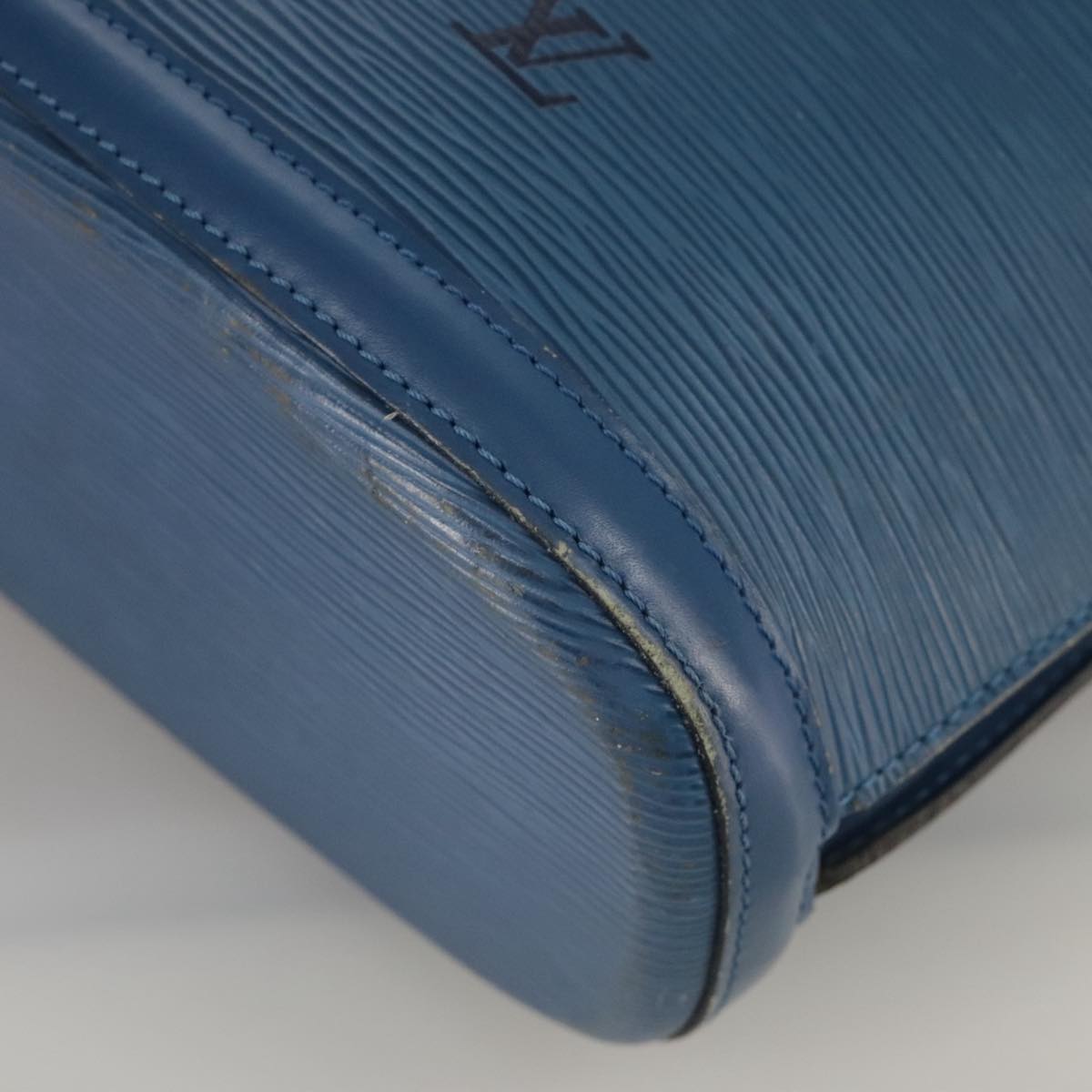 Louis Vuitton Lussac Blue Leather Shoulder Bag (Pre-Owned)