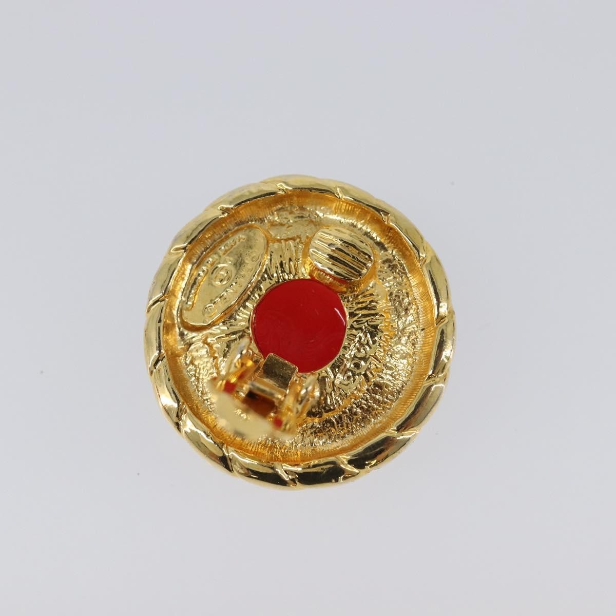 Chanel Vintage Round Clip-On Metal Gold Metal Earrings Jewelry (Pre-Owned)