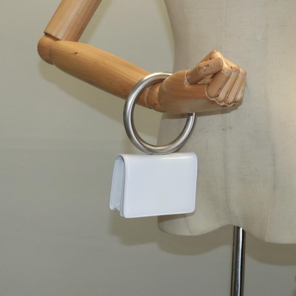 Salvatore Ferragamo White Leather Clutch Bag (Pre-Owned)