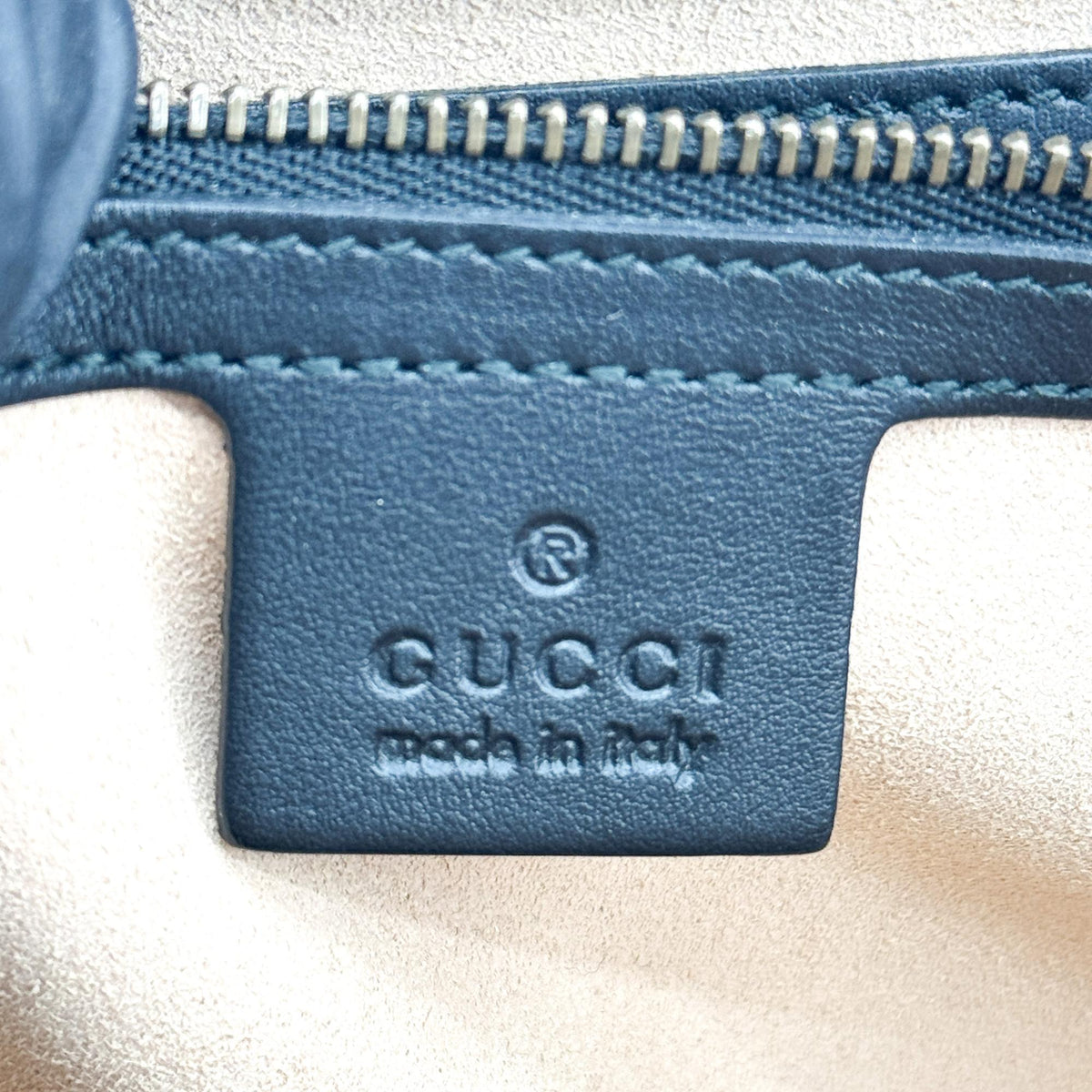 Gucci Gg Marmont Matelasse Leather Black Leather Shoulder Bag Bag (Pre-Owned)