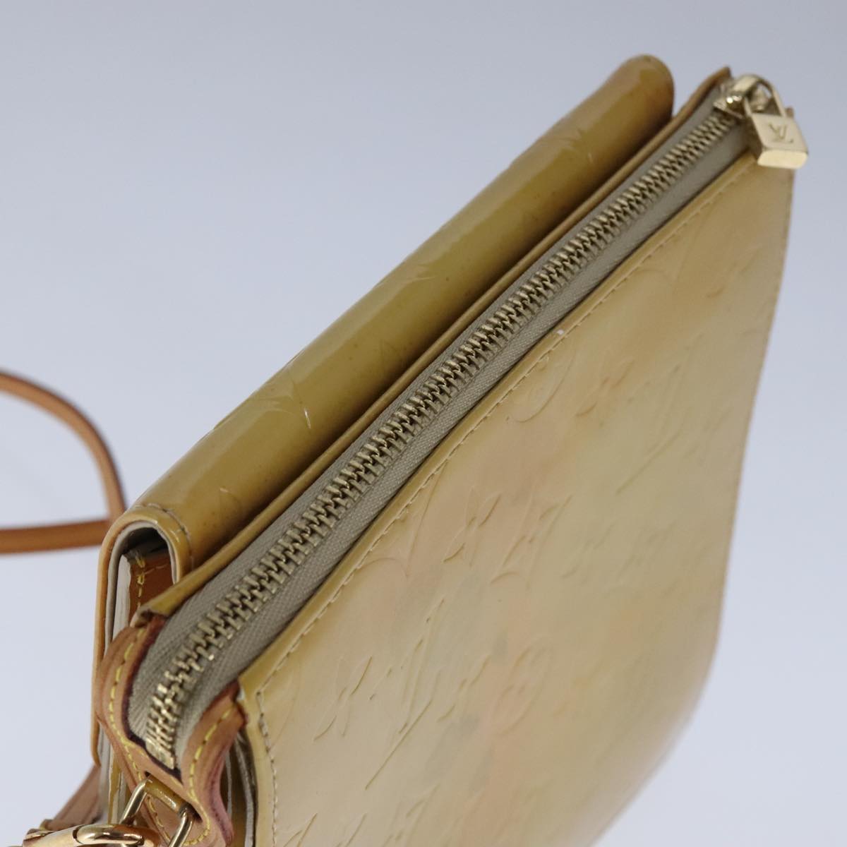 Louis Vuitton Mott Beige Patent Leather Clutch Bag (Pre-Owned)