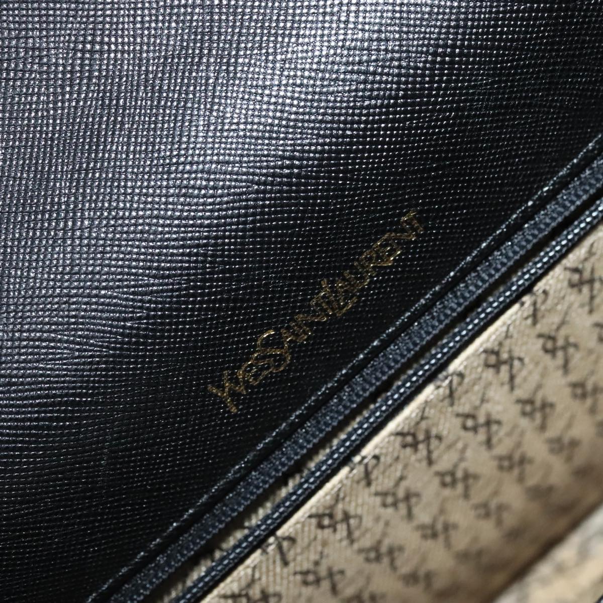 Yves Saint Laurent Black Leather Shoulder Bag (Pre-Owned)