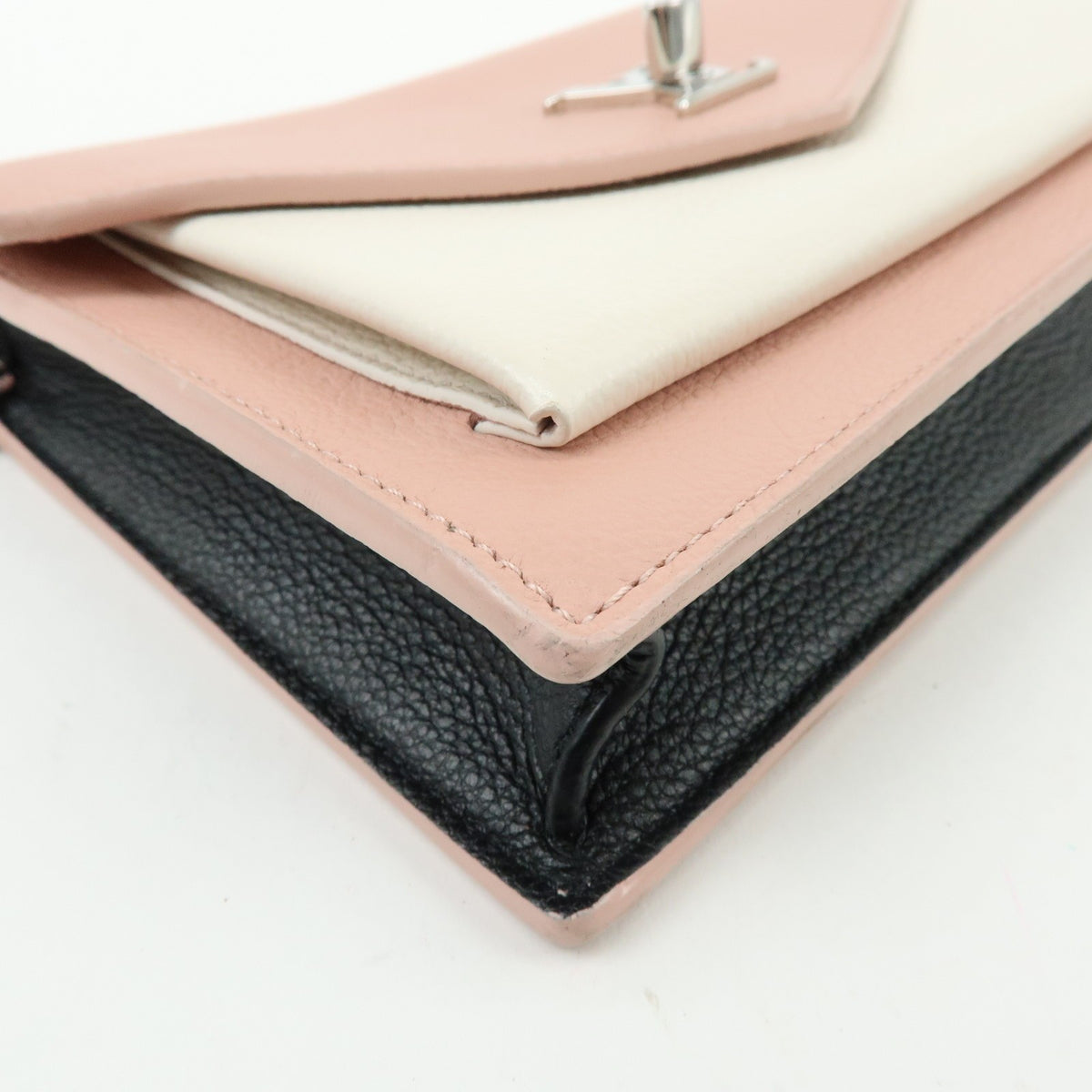 Louis Vuitton Mylockme Chain Pochette Leather Pink Leather Clutche & Pouche Bag (Pre-Owned)