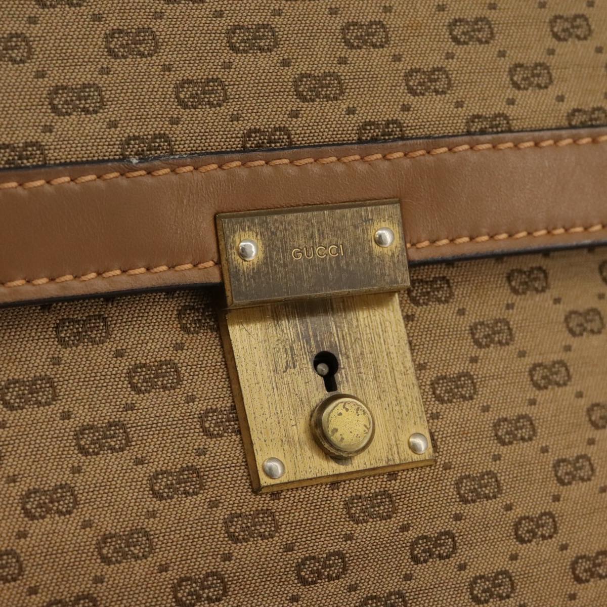 Gucci Micro Small Gg Canvas Beige Canvas Clutch Bag (Pre-Owned)