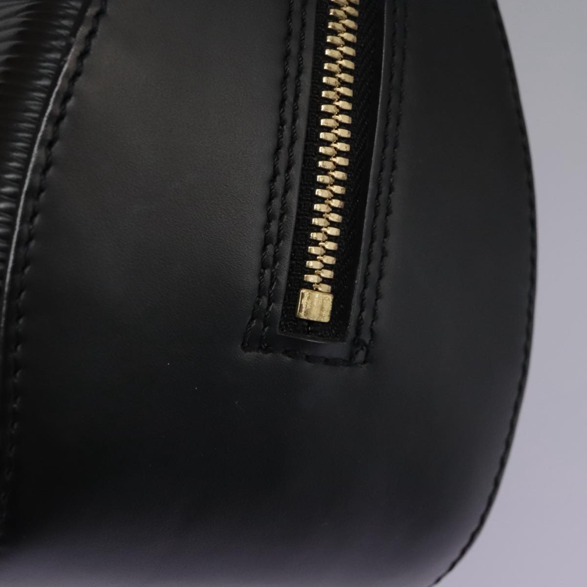 Louis Vuitton Jasmine Black Leather Handbag (Pre-Owned)
