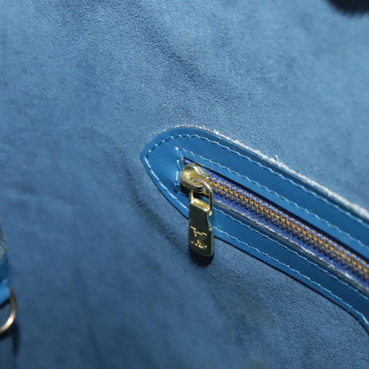 Louis Vuitton Lussac Blue Leather Shoulder Bag (Pre-Owned)