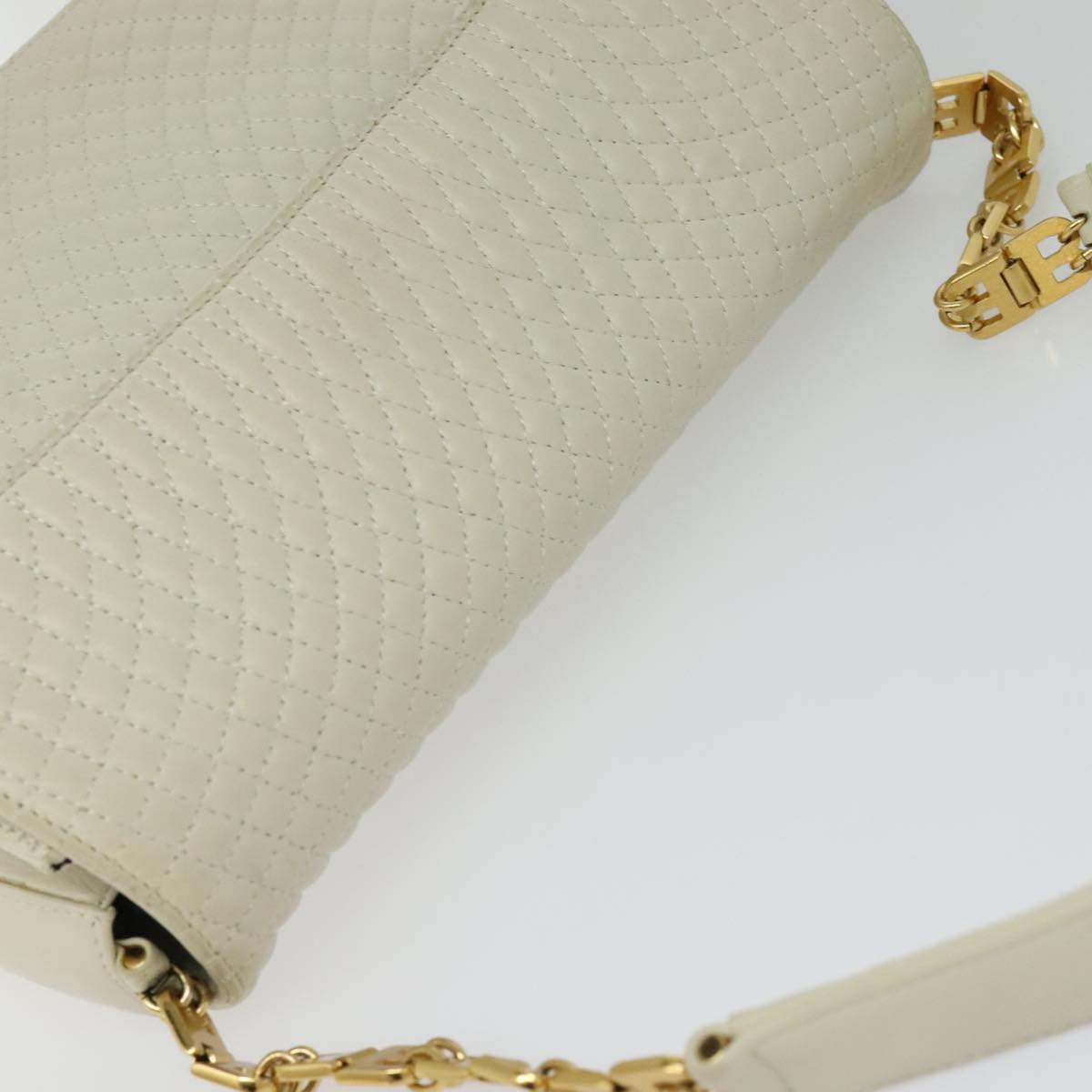 Bally Quilted Beige Leather Shoulder Bag (Pre-Owned)