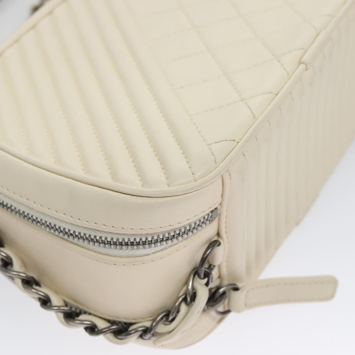 Chanel Coco Boy White Leather Shoulder Bag (Pre-Owned)