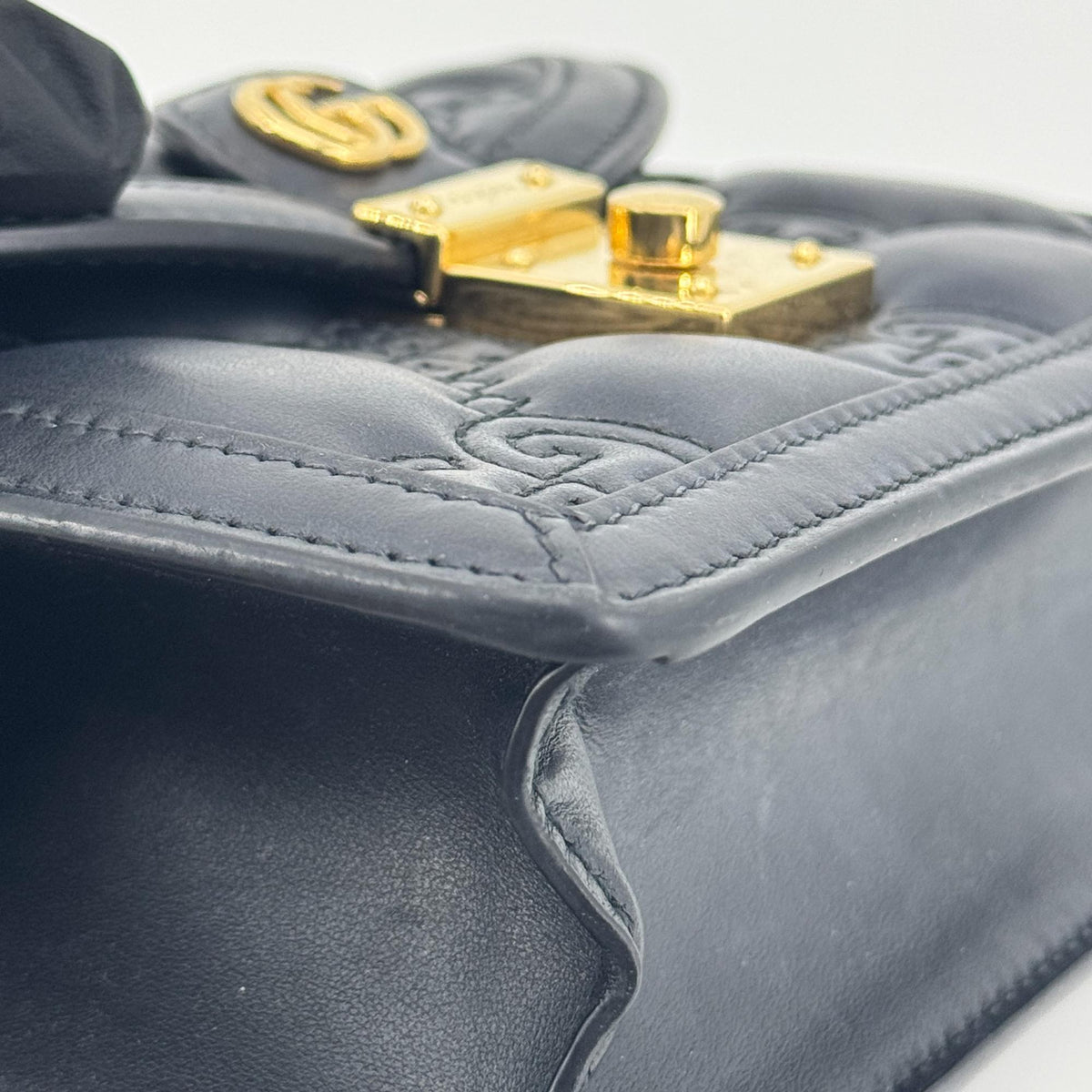 Gucci Padlock Gg Embossed Leather Black Leather Shoulder Bag Bag (Pre-Owned)