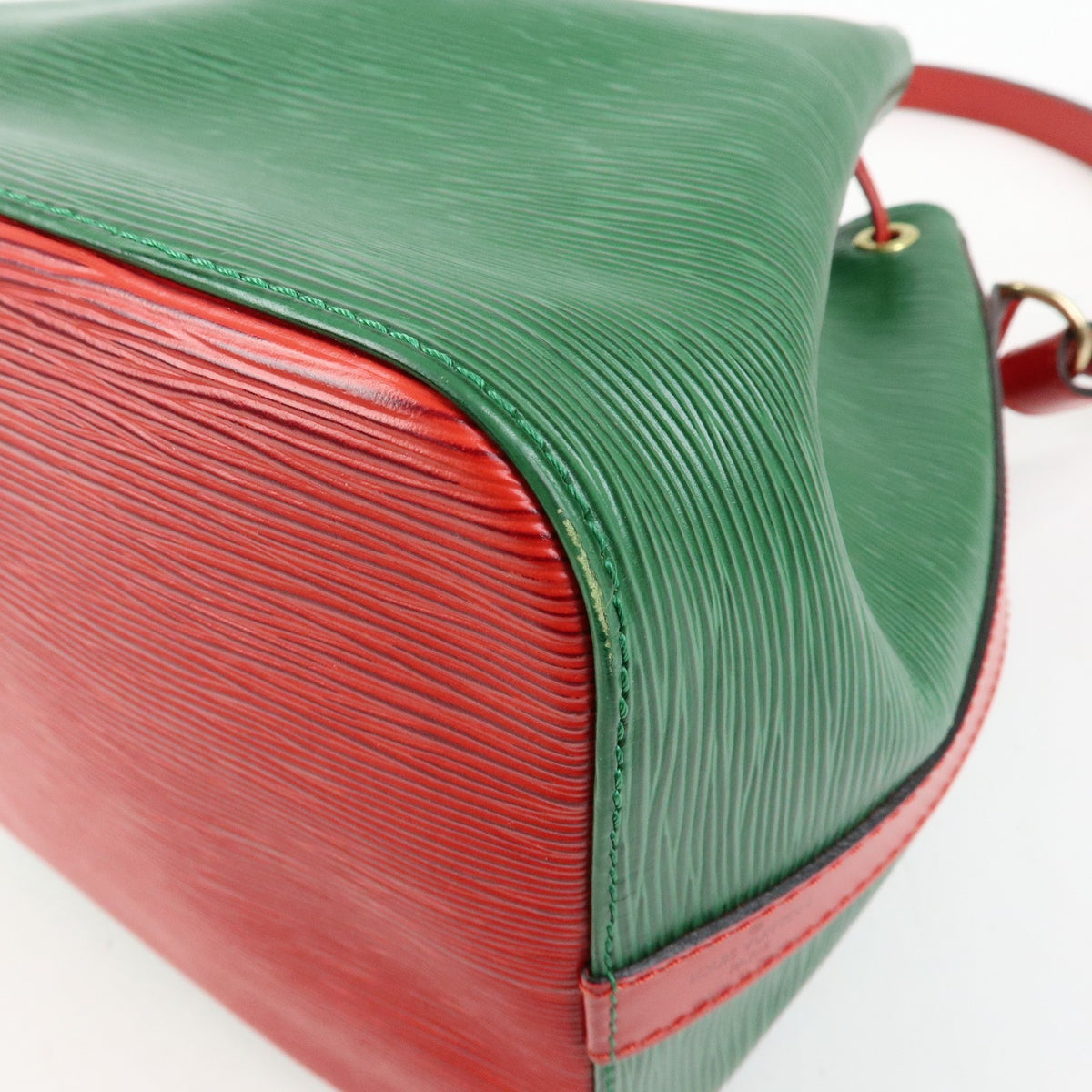 Louis Vuitton Bicolor Petit Noe Epi Leather Green Leather Handbag (Pre-Owned)