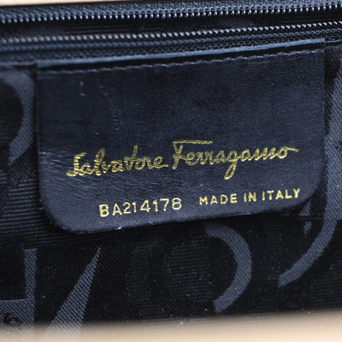 Salvatore Ferragamo Convertible Vara Bow Tote Leather Beige Leather Handbag (Pre-Owned)