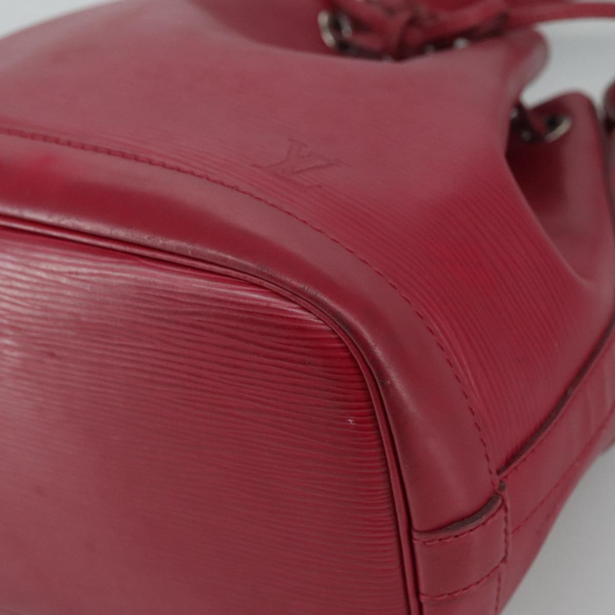 Louis Vuitton Noé Bb Burgundy Leather Shoulder Bag (Pre-Owned)