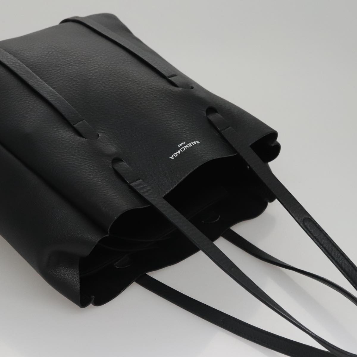 Balenciaga Everyday Black Leather Tote Bag (Pre-Owned)