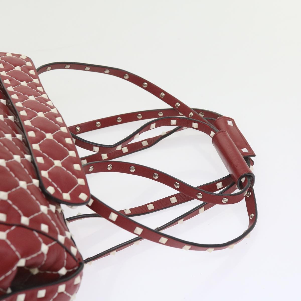 Valentino Garavani Free Rockstud Spike Duffle Quilted Leather Red Leather Shoulder Bag Bag (Pre-Owned)