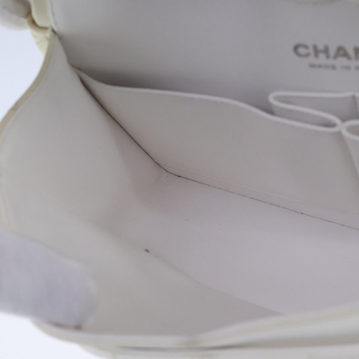 Chanel Timeless White Leather Shoulder Bag (Pre-Owned)