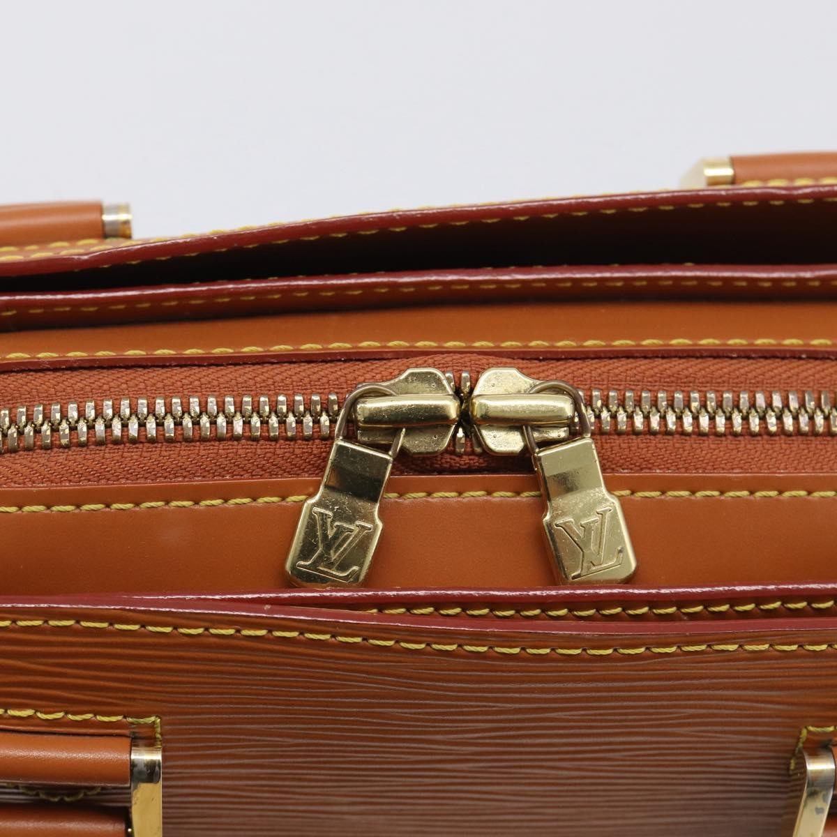 Louis Vuitton Pont Neuf Epi Leather Gold Leather Handbag (Pre-Owned)
