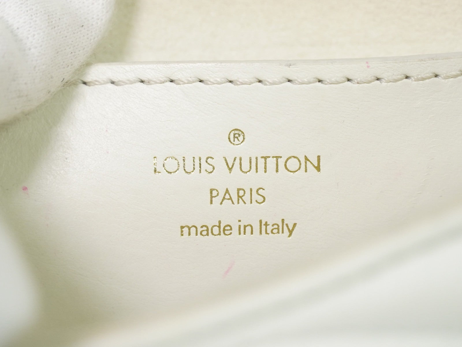 Louis Vuitton New Wave Multi Pochette Quilted Leather White Leather Shoulder Bag Bag (Pre-Owned)