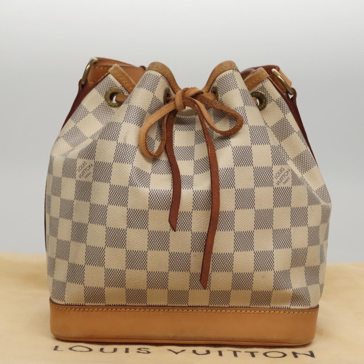 Louis Vuitton Noé White Canvas Shoulder Bag (Pre-Owned)