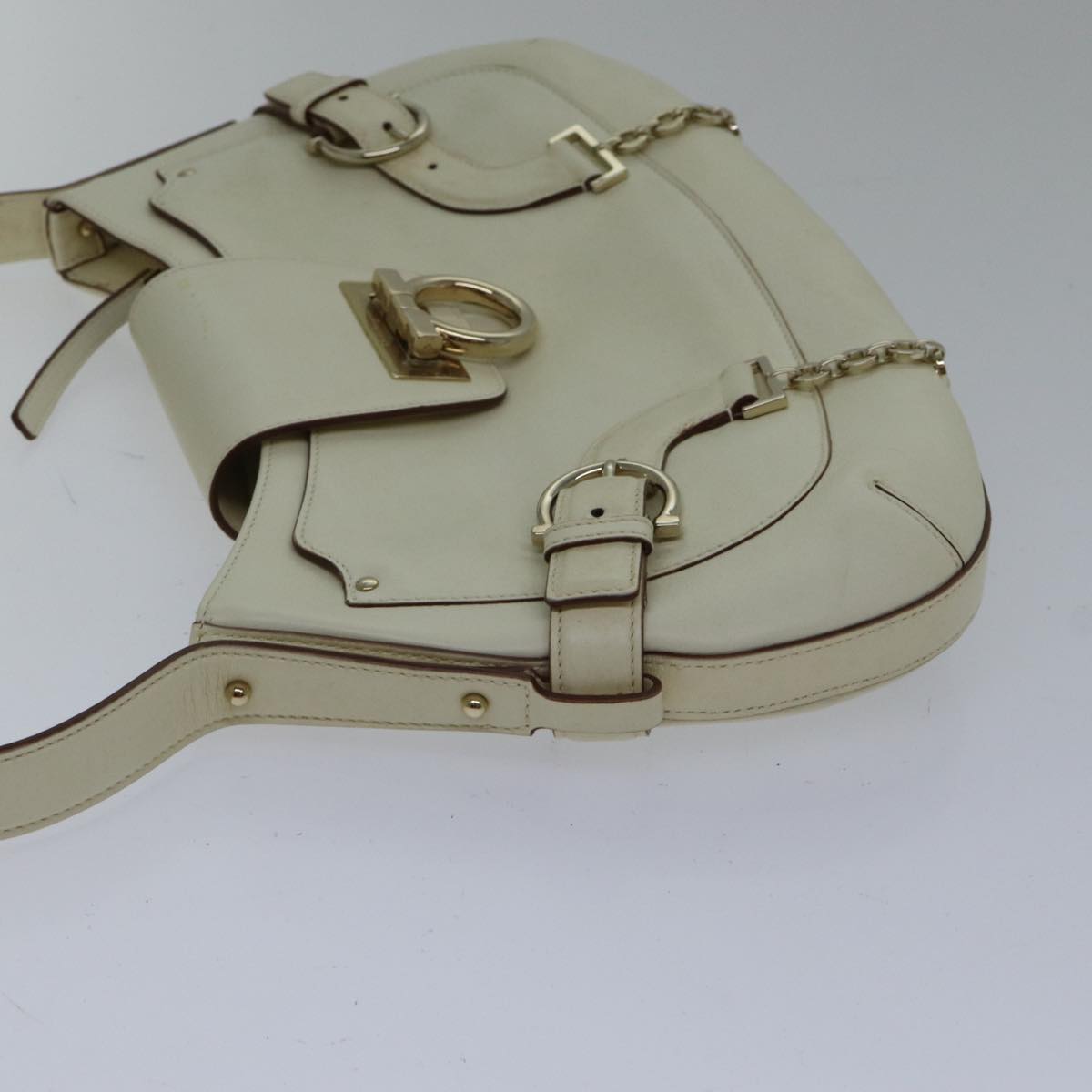 Salvatore Ferragamo Gancini Beige Leather Shoulder Bag (Pre-Owned)