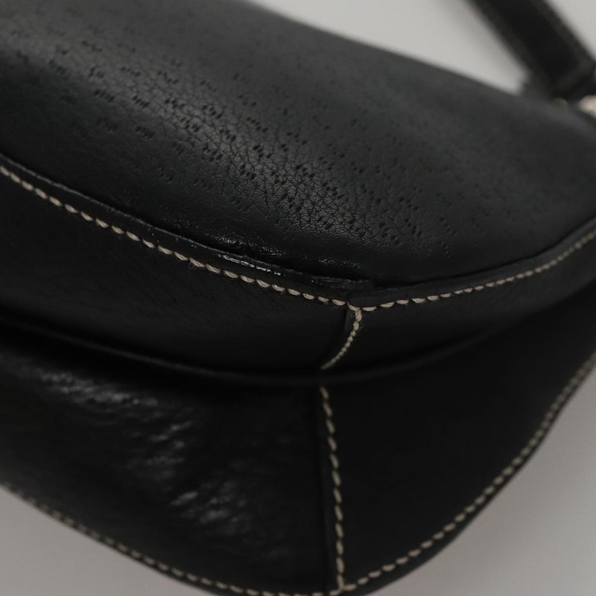 Salvatore Ferragamo Gancini Black Leather Shoulder Bag (Pre-Owned)