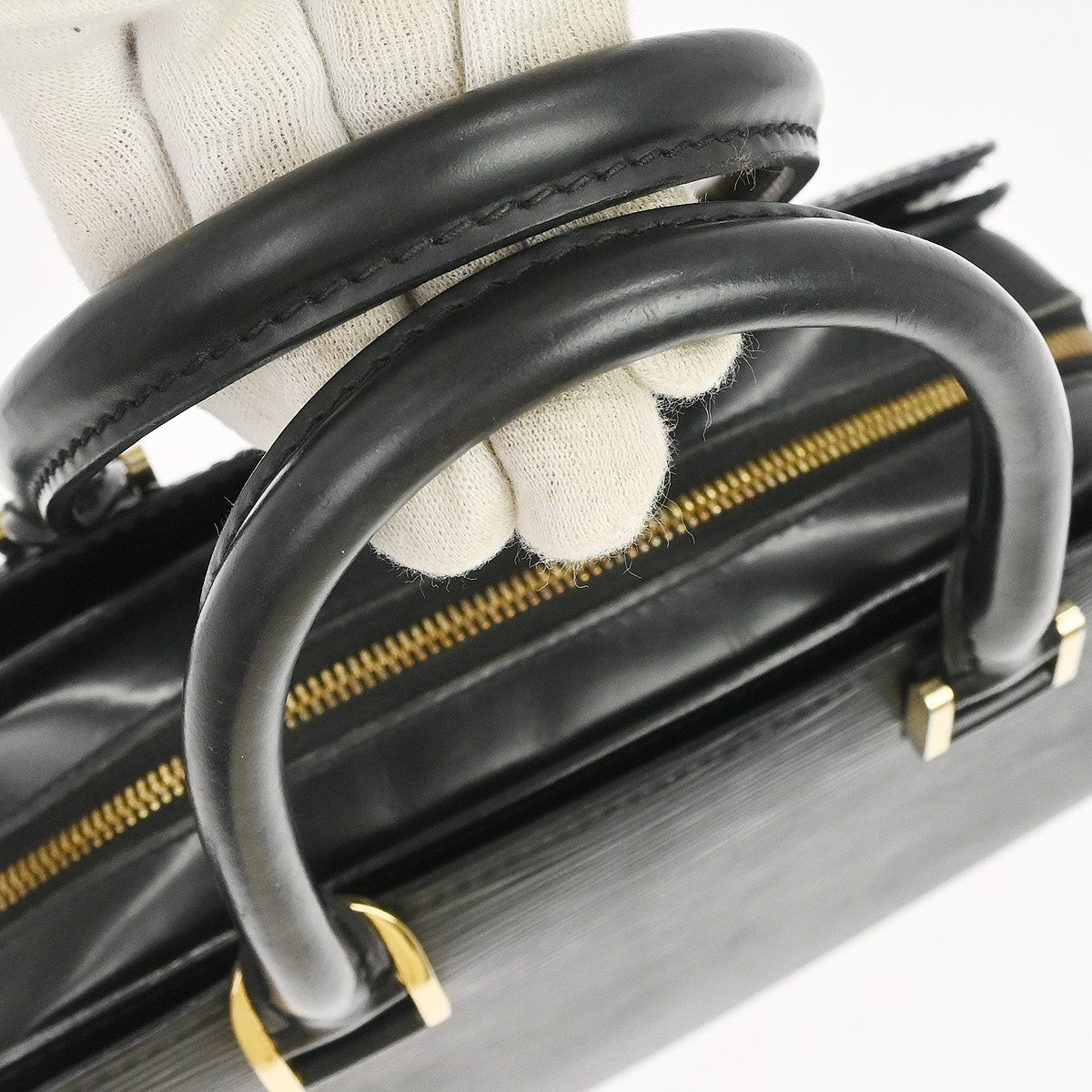 Louis Vuitton Pont Neuf Epi Black Leather Handbag (Pre-Owned)