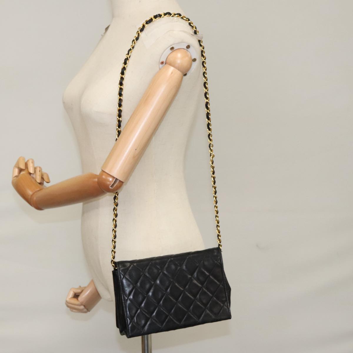 Chanel Full Flap Black Leather Shoulder Bag (Pre-Owned)