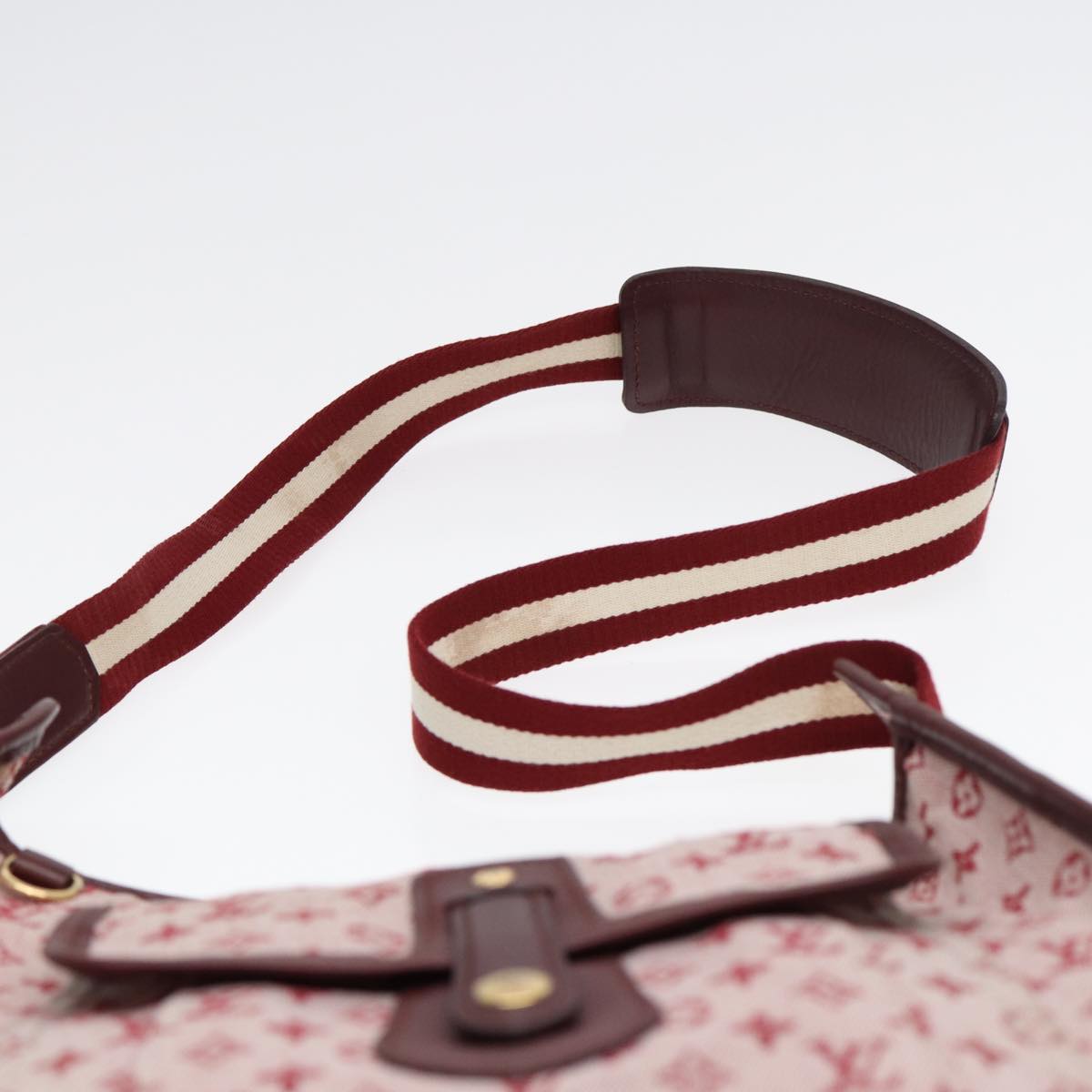 Louis Vuitton Besace Pink Canvas Shoulder Bag (Pre-Owned)