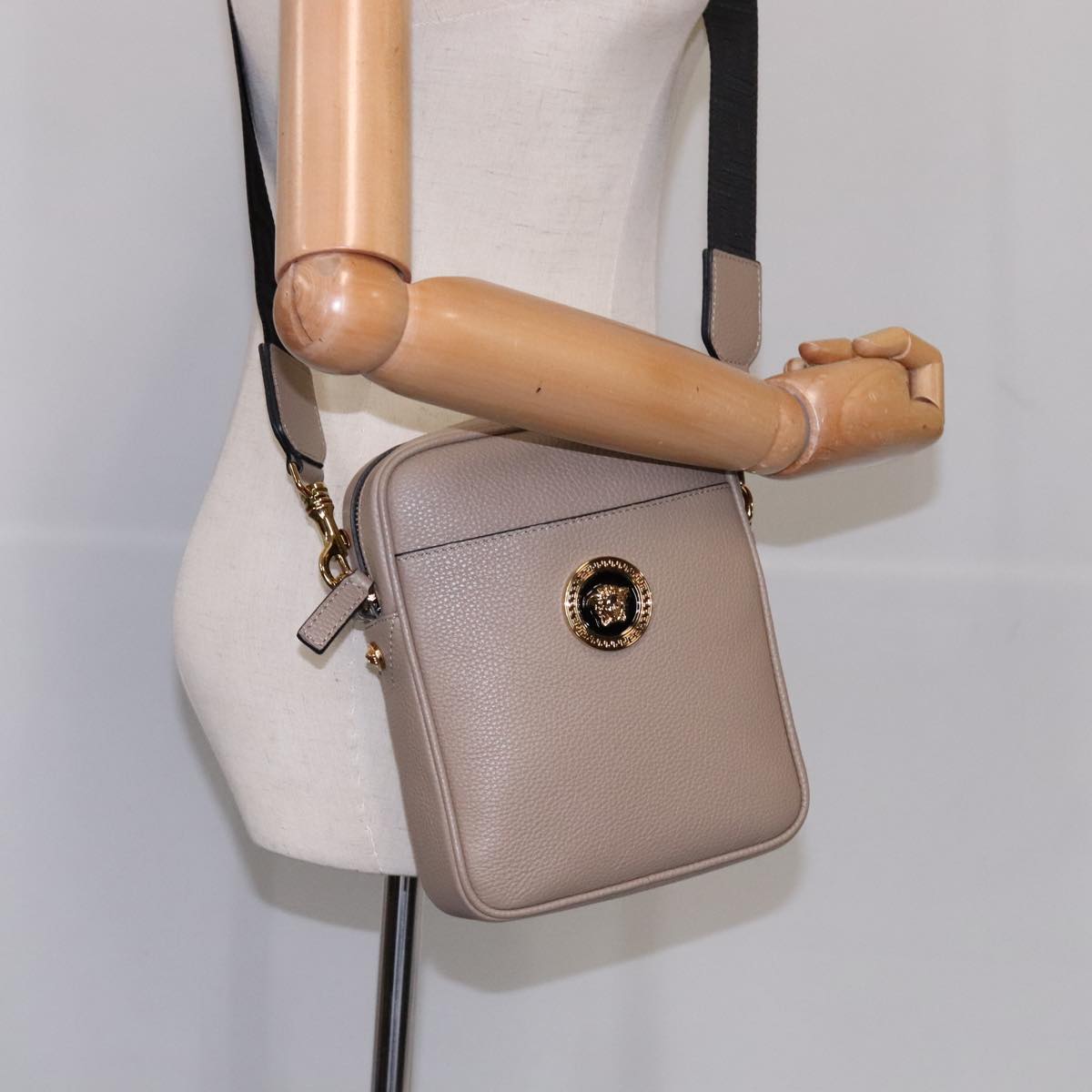 Versace Medusa Beige Leather Shoulder Bag (Pre-Owned)
