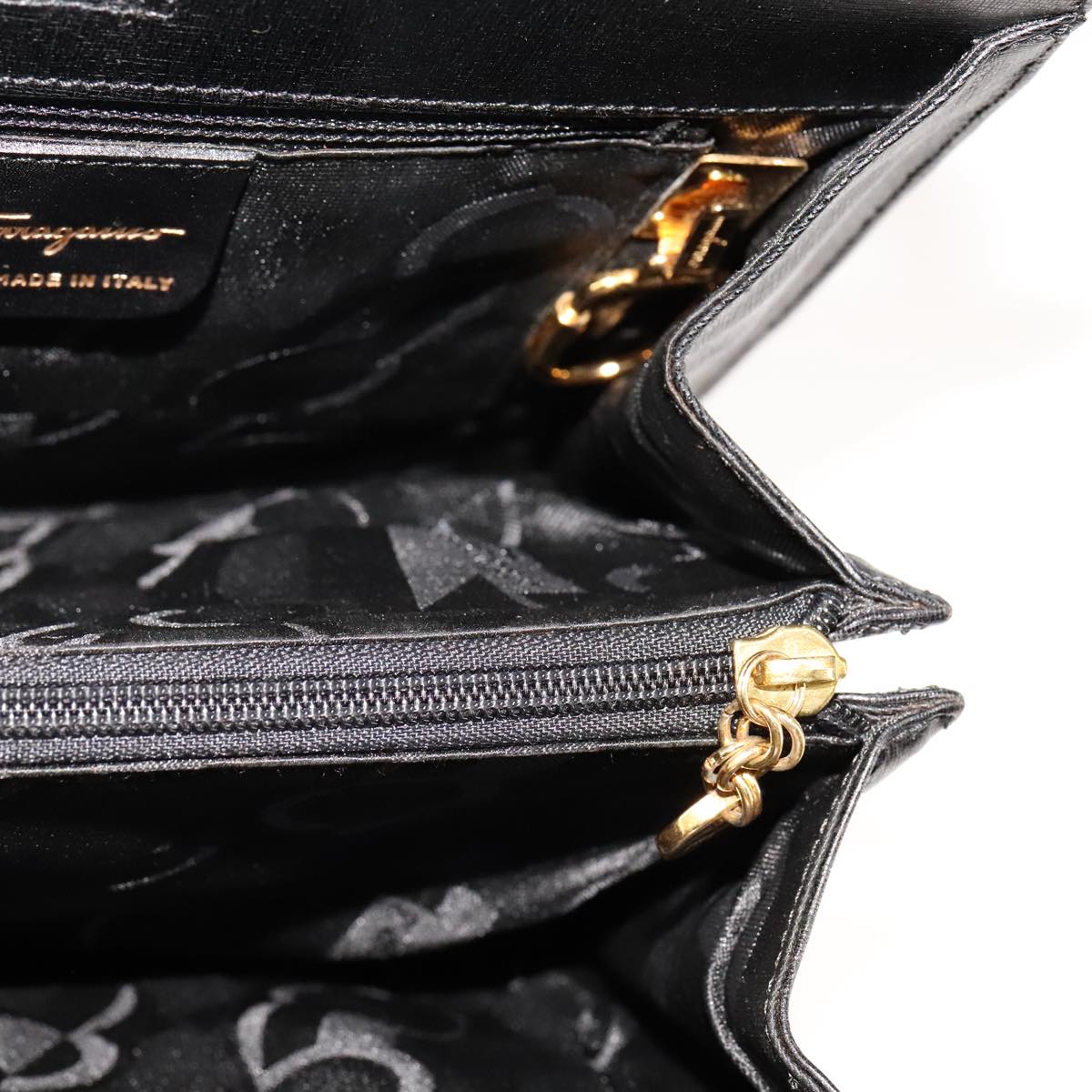 Salvatore Ferragamo Vara Black Leather Shoulder Bag (Pre-Owned)