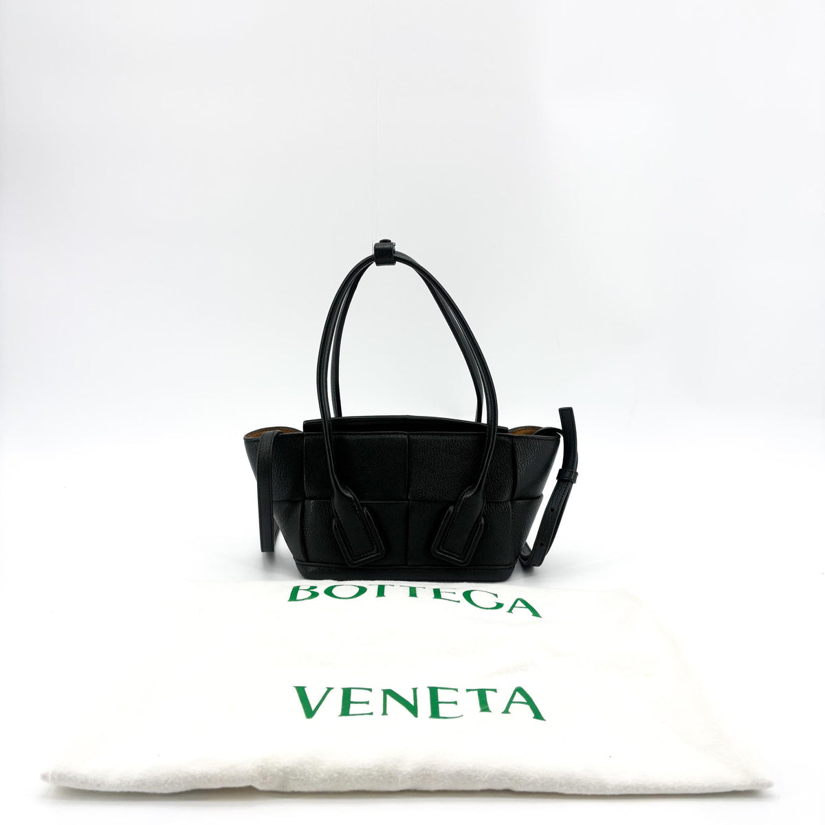 Bottega Veneta Arco Maxi Intrecciato Leather Black Leather Tote Bag Bag (Pre-Owned)