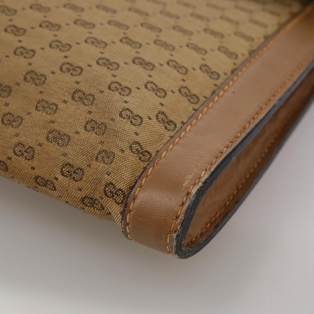 Gucci Micro Small Gg Canvas Beige Canvas Clutch Bag (Pre-Owned)