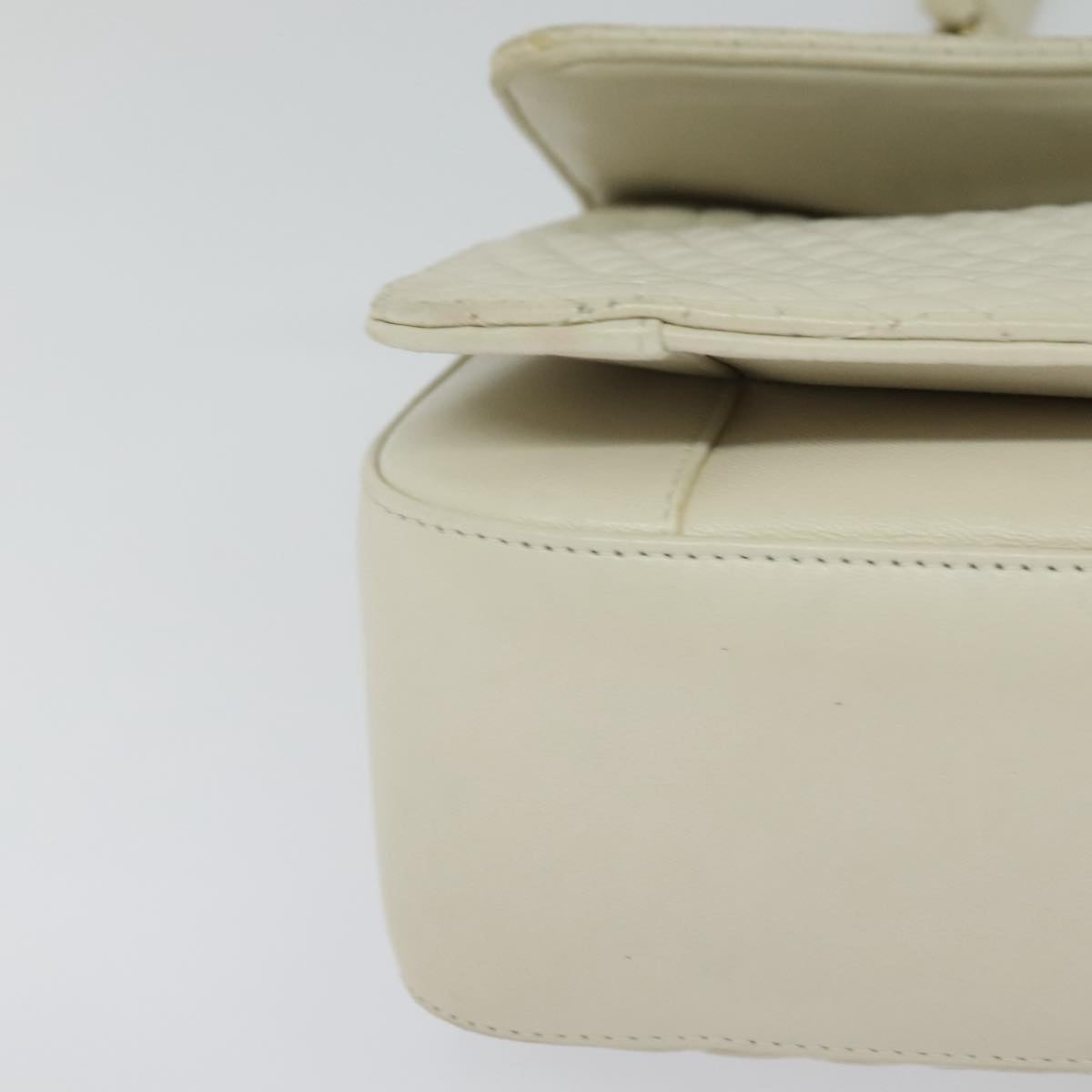 Bally Quilted Beige Leather Shoulder Bag (Pre-Owned)