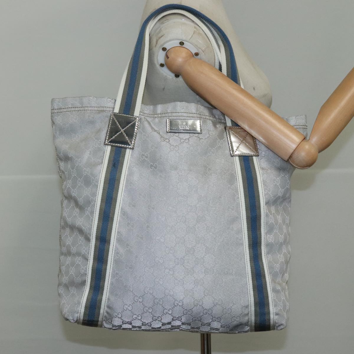 Gucci Gg Canvas Grey Canvas Tote Bag (Pre-Owned)