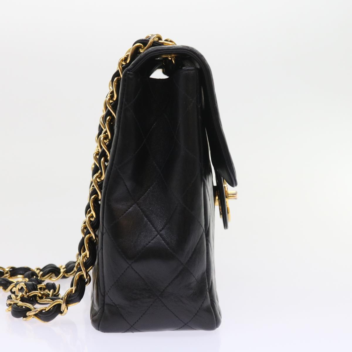 Chanel Black Leather Shoulder Bag (Pre-Owned)