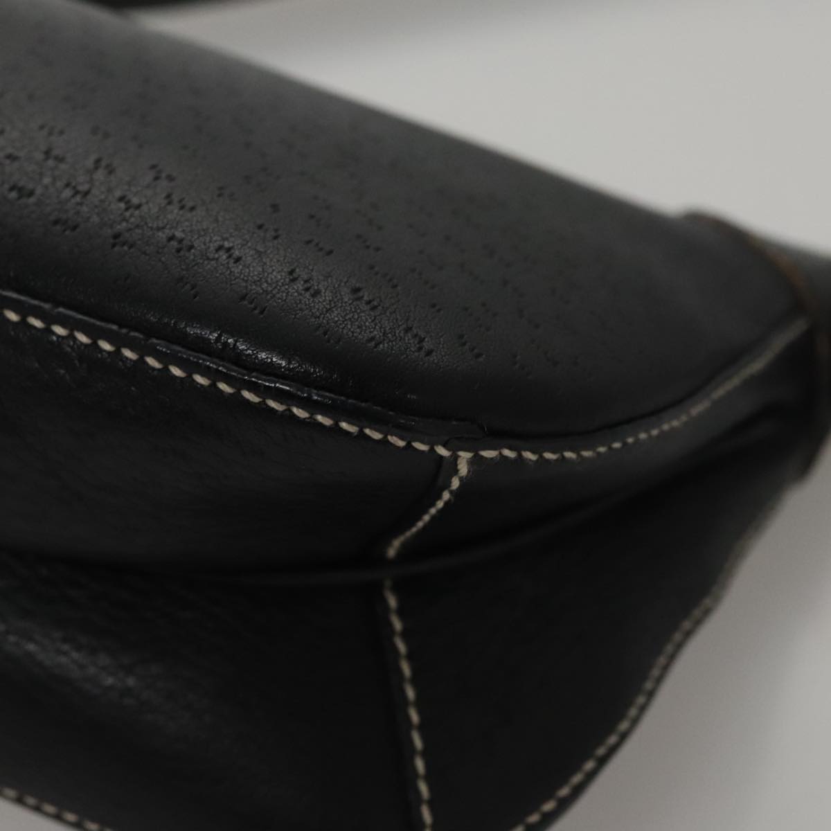 Salvatore Ferragamo Gancini Black Leather Shoulder Bag (Pre-Owned)