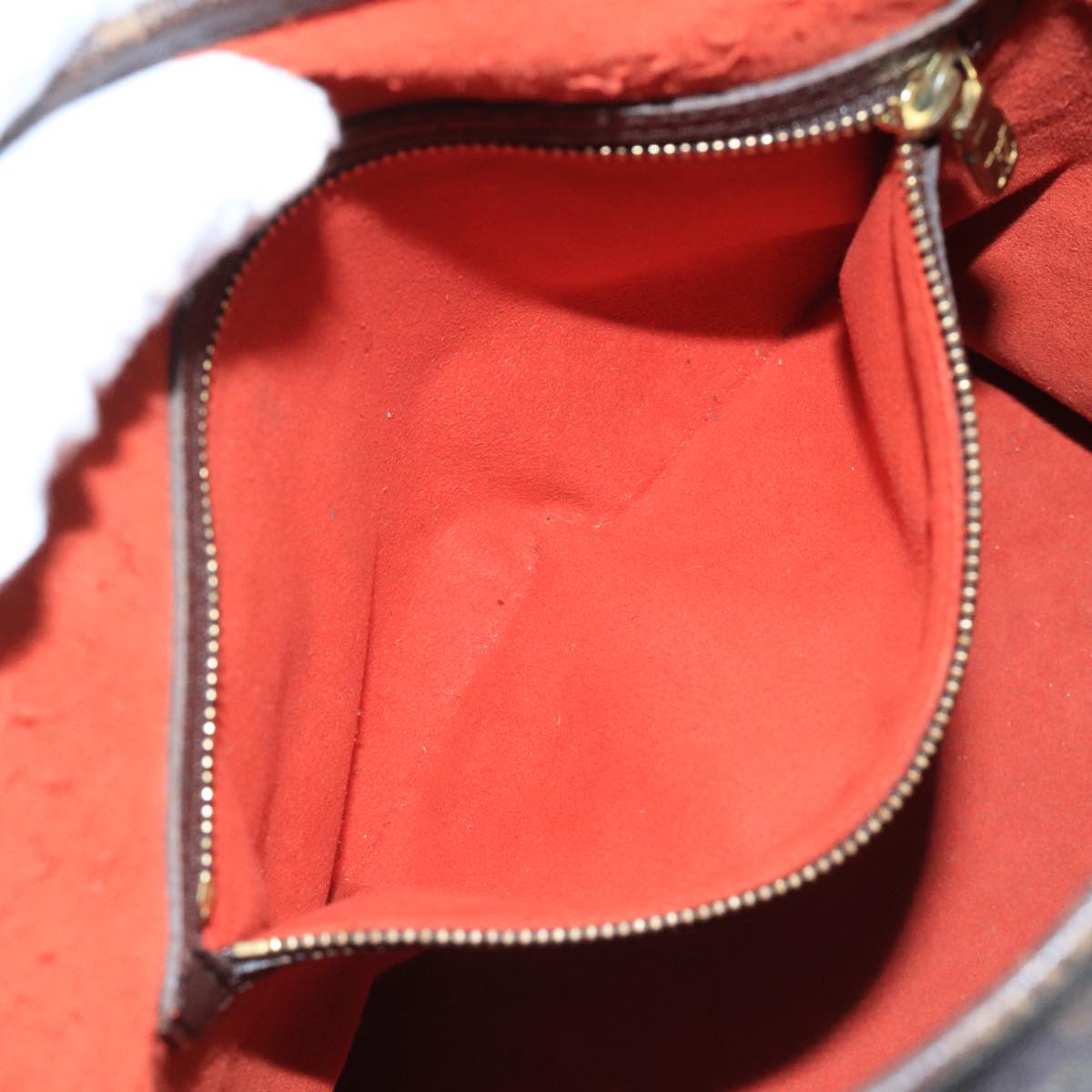 Louis Vuitton Marais White Canvas Shoulder Bag (Pre-Owned)