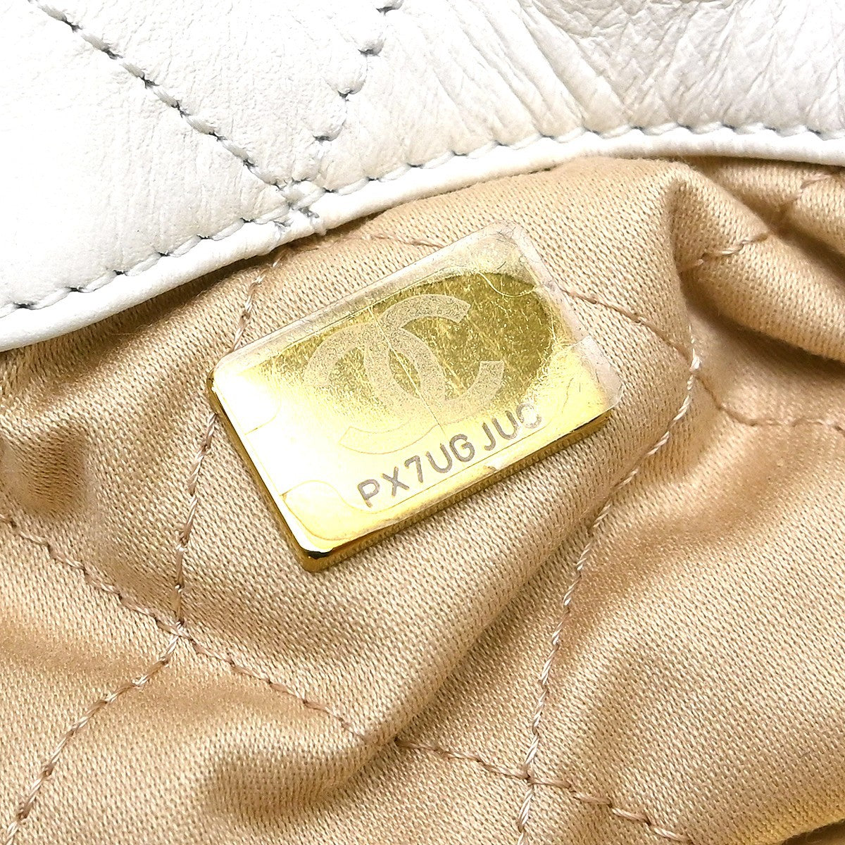 Chanel 22 Chain Quilted Calfskin White Leather Backpack Bag (Pre-Owned)