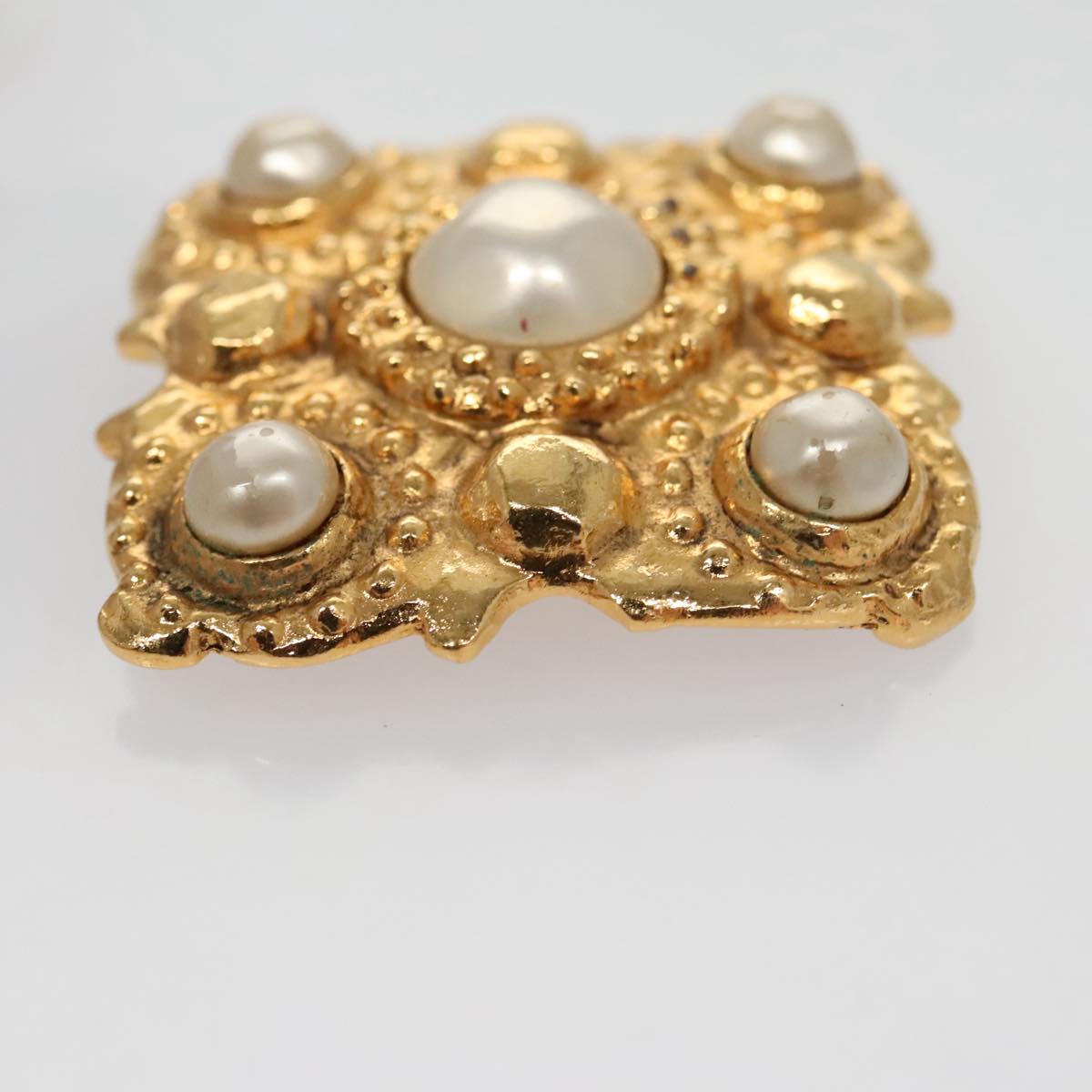 Chanel Gold Metal Brooch Jewelry (Pre-Owned)