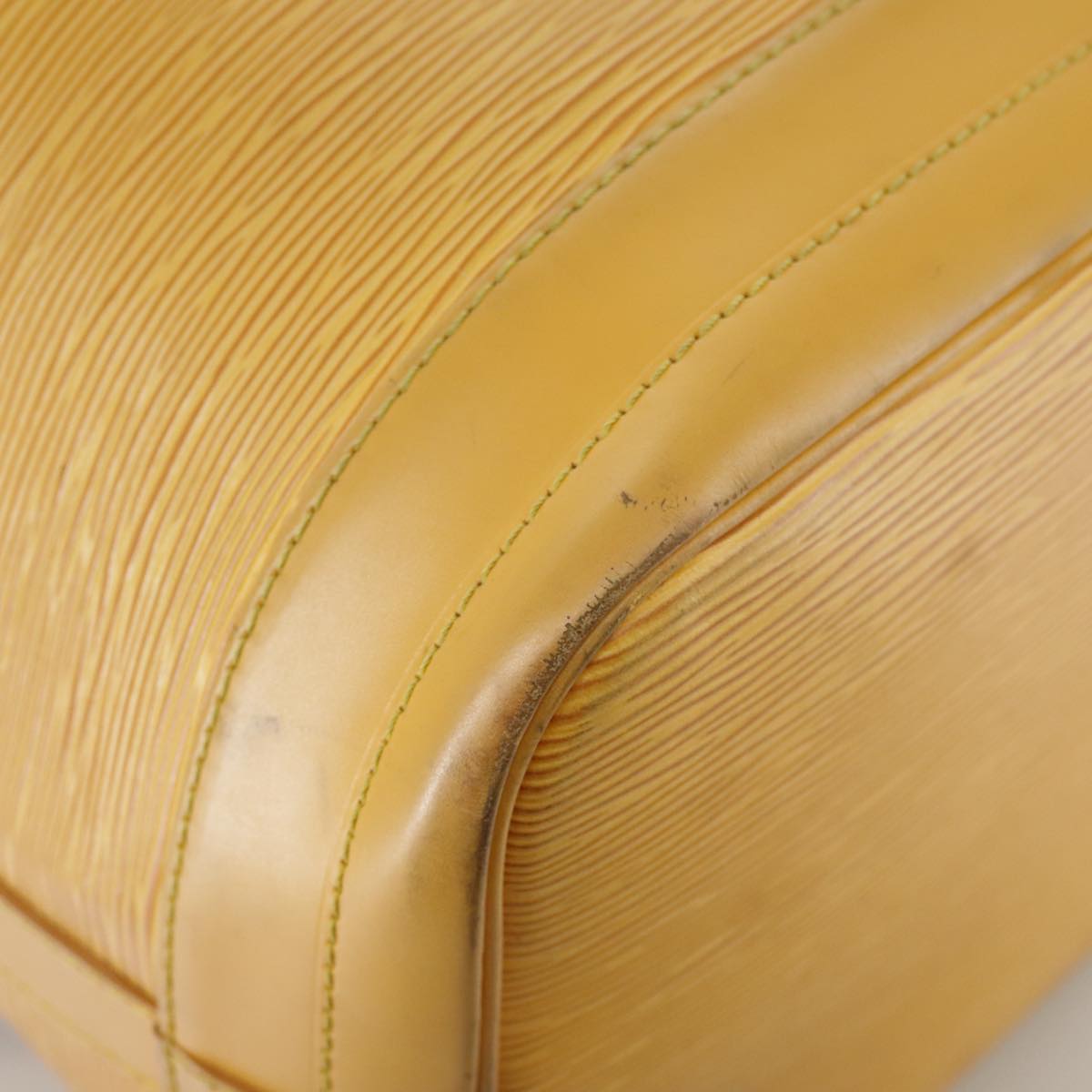 Louis Vuitton Noe Yellow Leather Shoulder Bag (Pre-Owned)