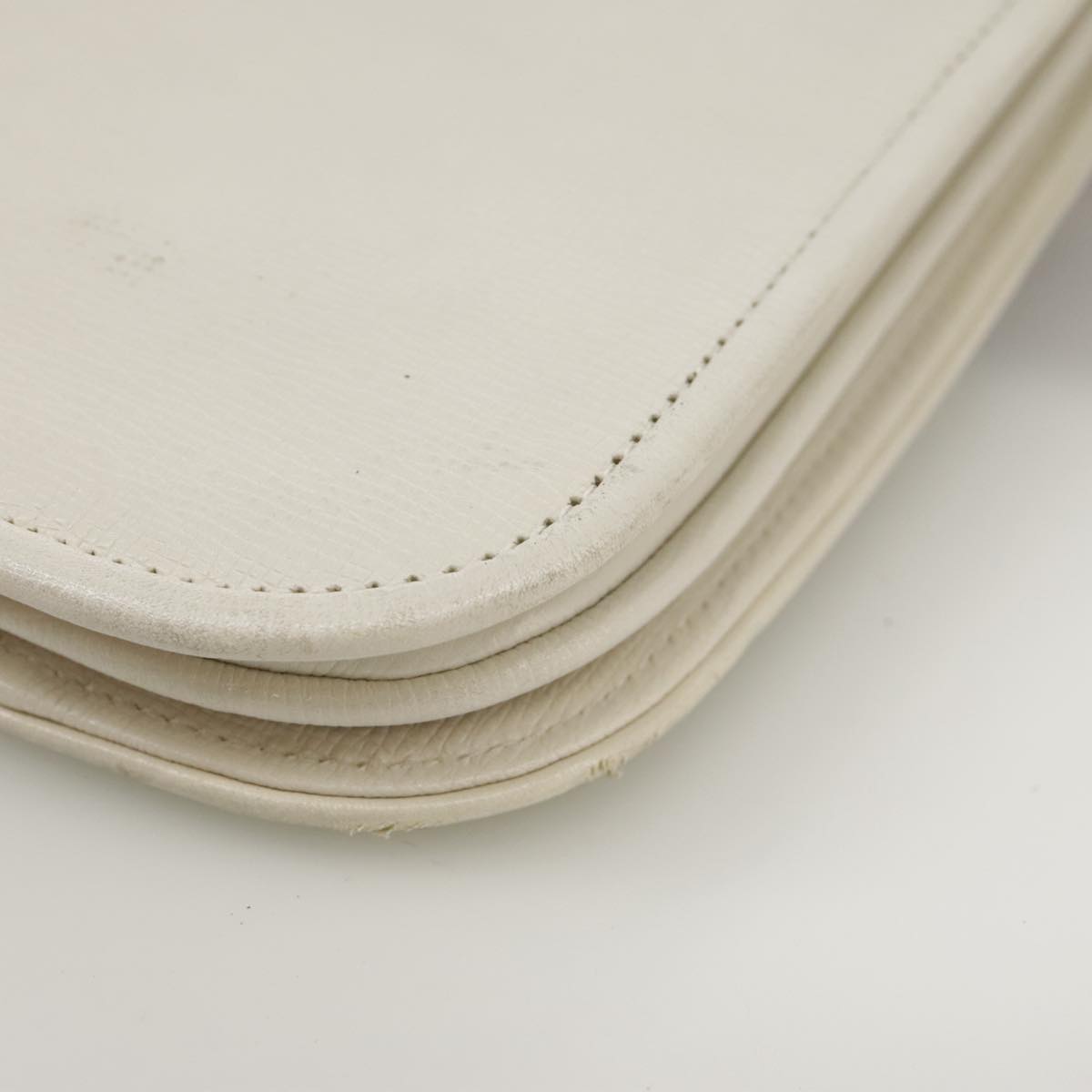 Saint Laurent Ysl Line White Leather Shoulder Bag (Pre-Owned)