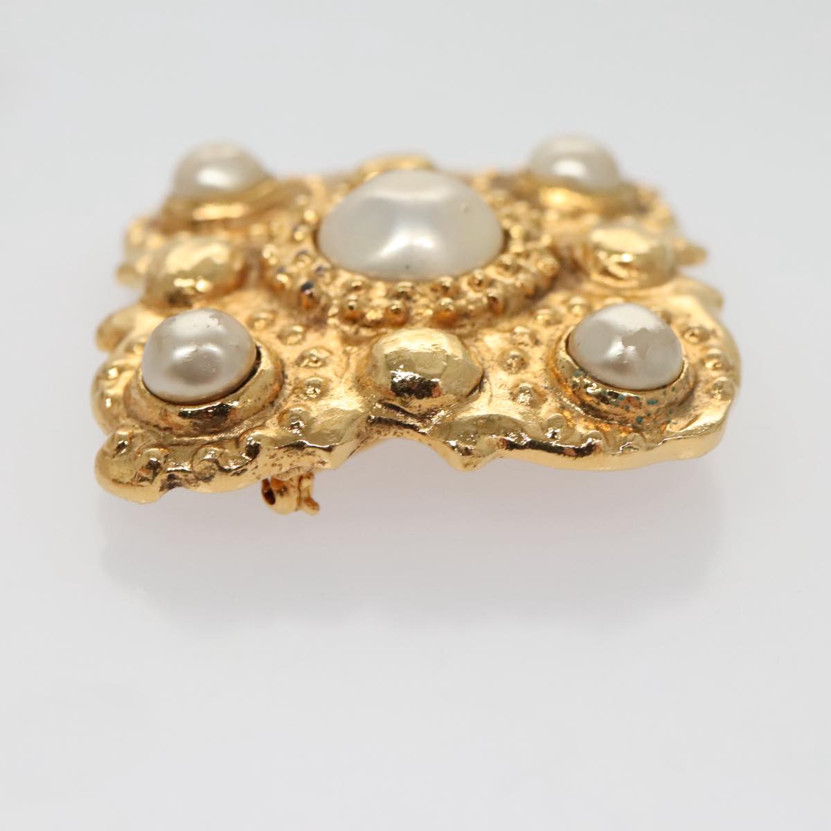 Chanel Gold Metal Brooch Jewelry (Pre-Owned)