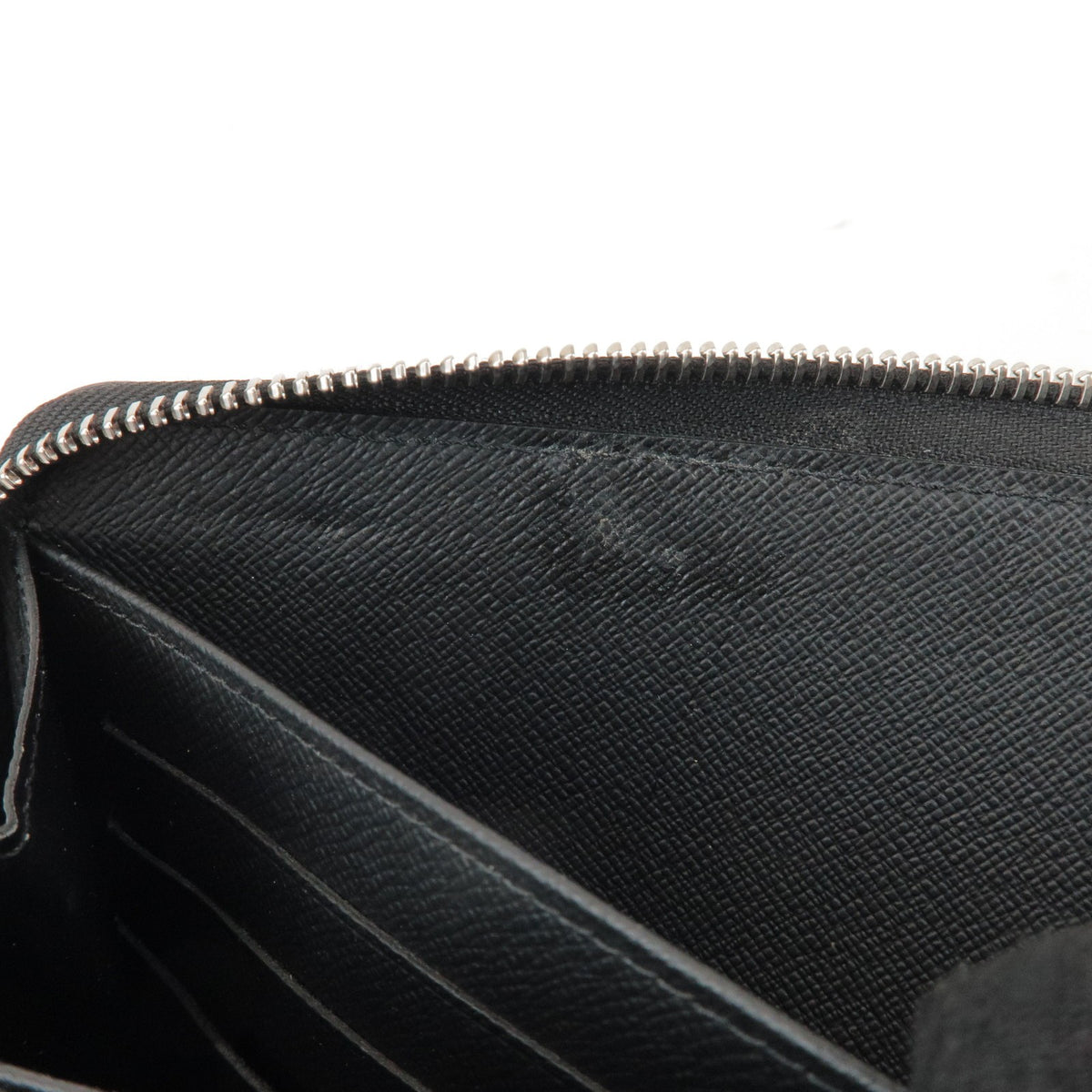 Louis Vuitton Zippy Organizer Taiga Leather Black Leather Wallets Accessory (Pre-Owned)