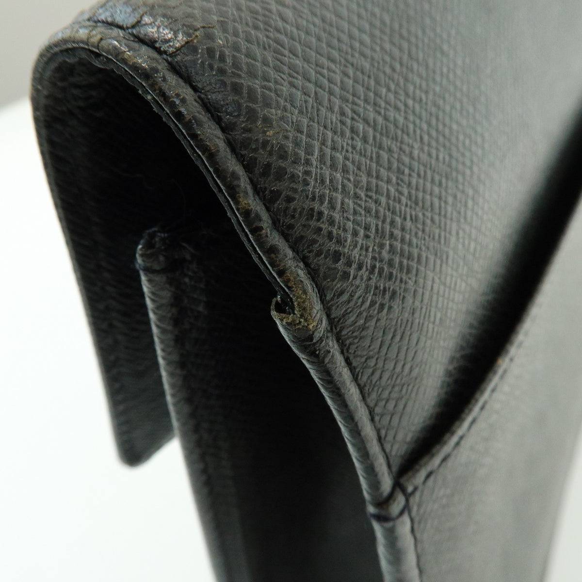 Louis Vuitton Selenga Pochette Taiga Leather Gray Leather Clutche & Pouche Bag (Pre-Owned)