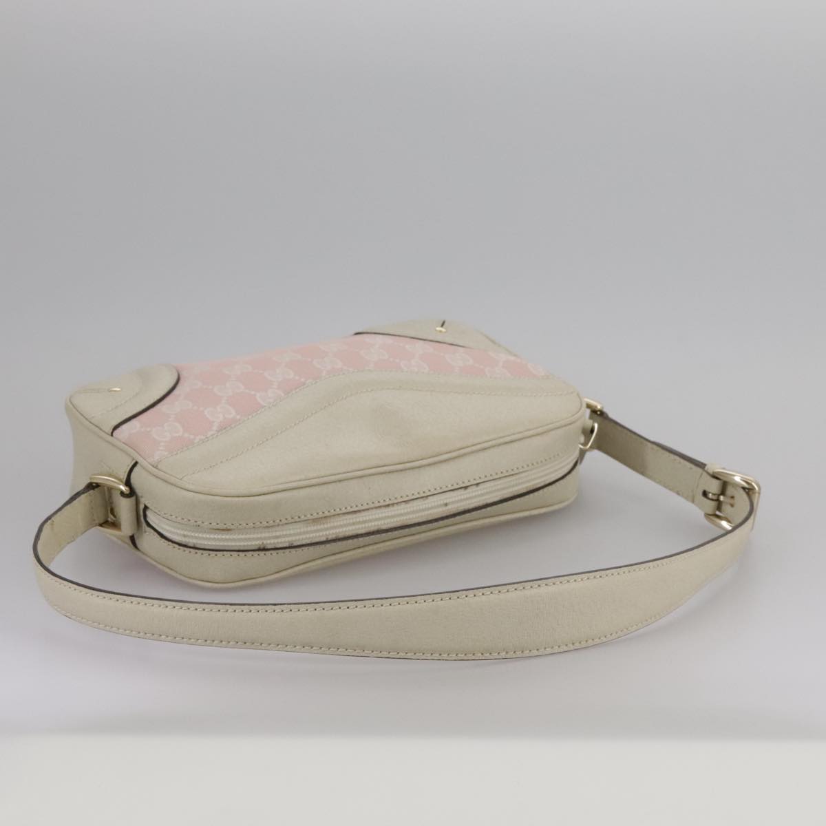 Gucci Crest Pink Leather Shoulder Bag (Pre-Owned)